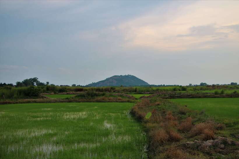 Siem Reap: Countryside Cycle and Local Village Life Tour - Leaving Siem Reap by bicycle