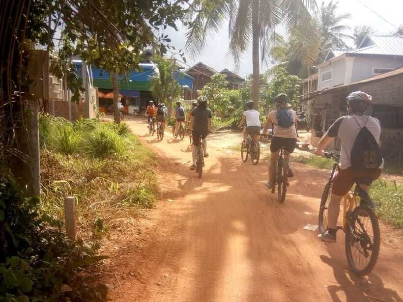 Siem Reap: Countryside Cycle and Local Village Life Tour - Palm wine and a taste of rural tradition