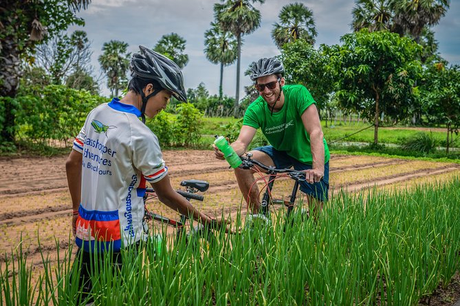 Siem Reap Countryside Guided Tour by Bike and E-Bike Private Tour - Basket weaving at Banteay Chheu Chrei