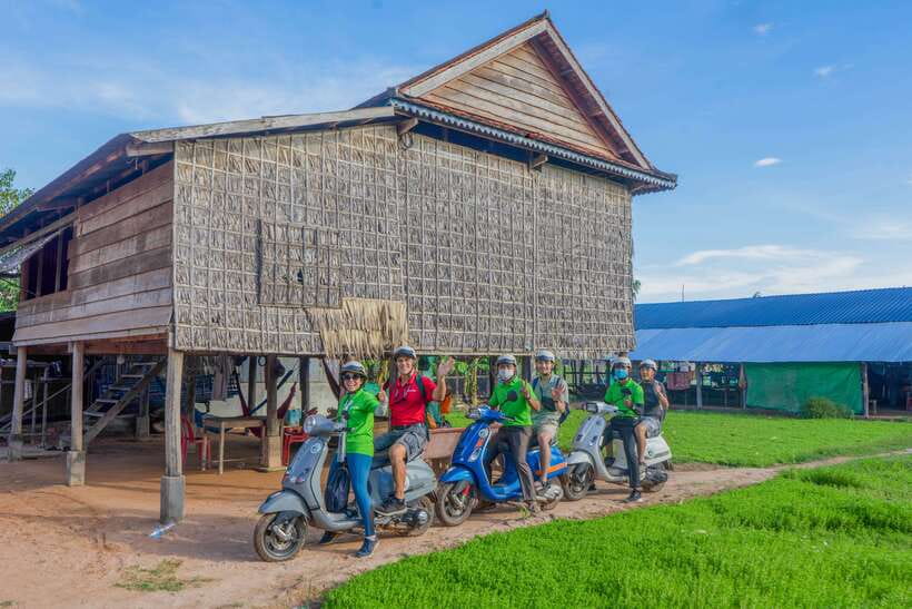 Siem Reap Countryside Sunset Vespa Tour or Tuk Tuk - Chreav Market: one hour among local trade