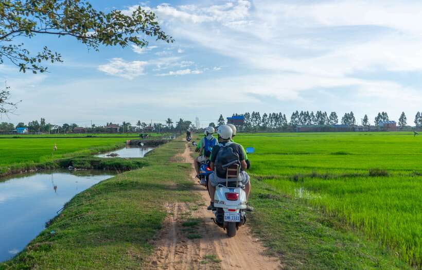 Siem Reap Countryside Sunset Vespa Tour or Tuk Tuk - Wat Po Banteaychey and the quieter temple visit