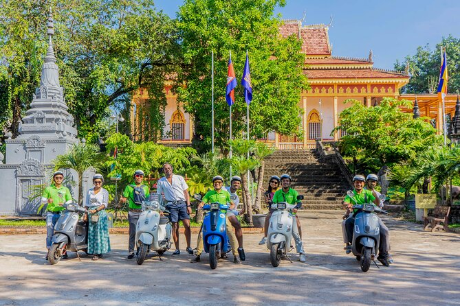 Siem Reap Countryside Vespa Tour / Tuk Tuk Available - Krabei Riel and the work behind a handmade basket