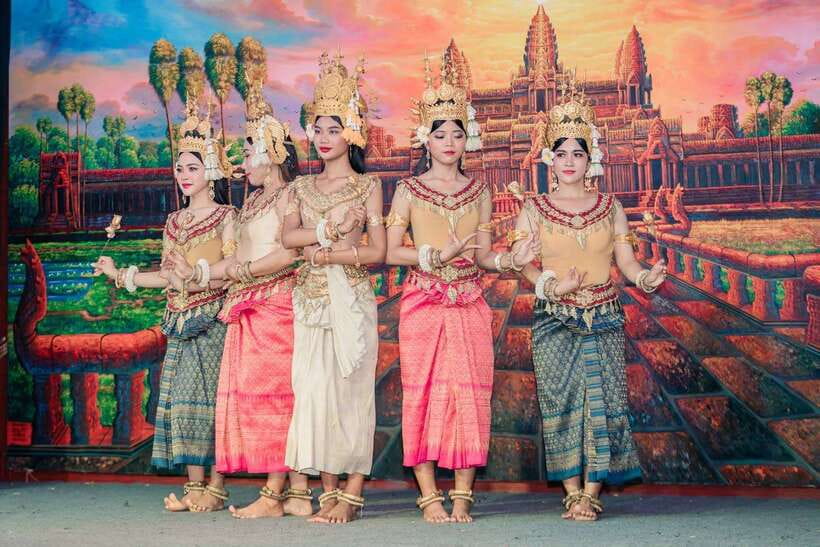 Siem Reap: Dinner and Traditional Show with Hotel Transfer - The tuk-tuk pickup sets the tone