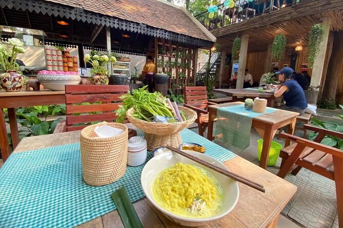 Siem Reap Evening Food Tour - Inclusive 5 stops Local Tastings - 8:00 pm: Street 60, barbecued chicken, and edible insects