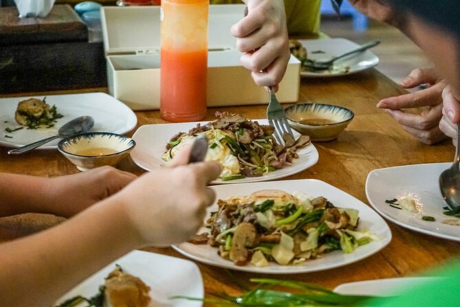 Siem Reap Evening Food Tour - Inclusive 5 stops Local Tastings - What the tuk-tuk transport adds
