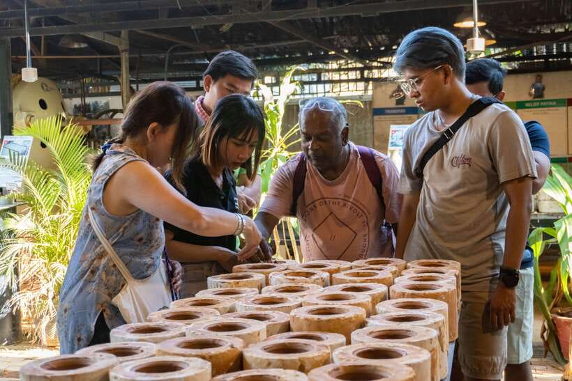 Siem Reap Evening Food Tour - On Promotion Price limit Offer - What the guides add to the evening