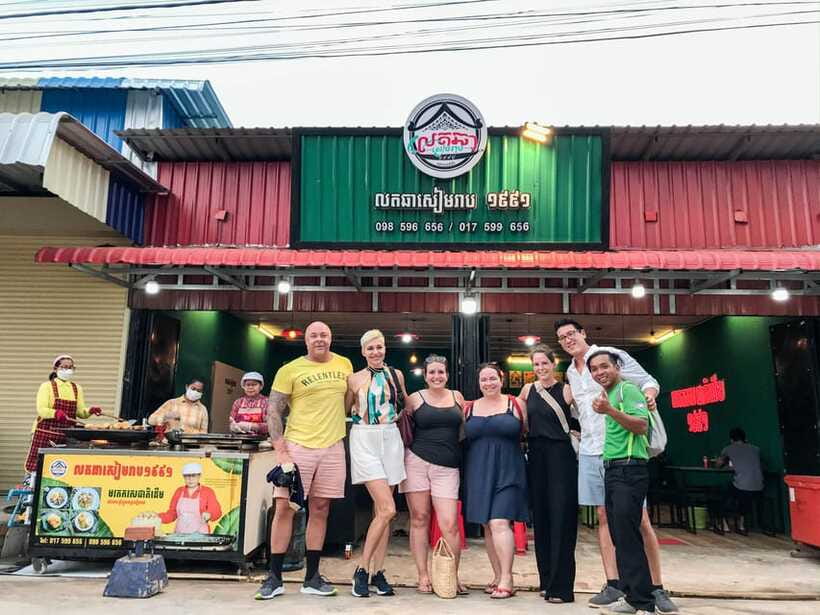 Siem Reap: Evening Food Tour with 10 Local Tastings - Long’s Bar and a slower finish