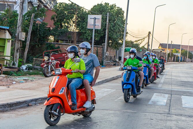 Siem Reap Evening Foodie Vespa Tour / Tuk Tuk Available - Road 60 Field and the night market