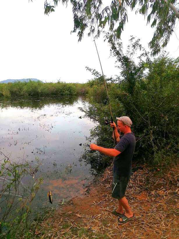 Siem Reap: Fishing in the rice fields, in the villages of Siem Reap - Learning the frog-bait topwater method