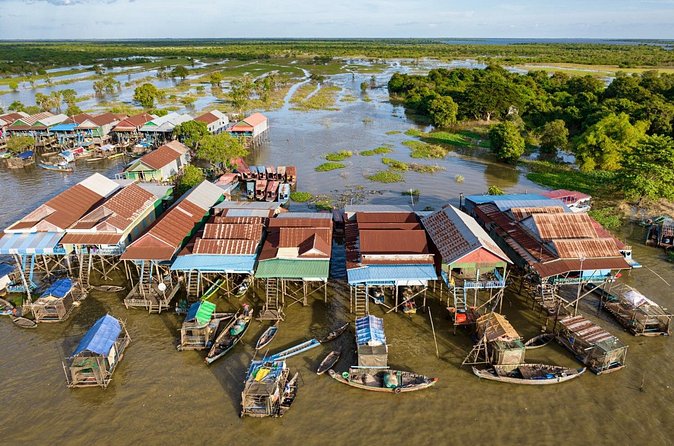 Siem Reap Floating Village Tour with Khmer Meal & Beer - Khmer food and a drink at Mad Monkey