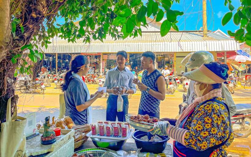 Siem Reap: FREE Market & Local Temple Tour - Is the $1 price really good value?