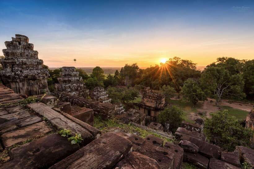 Siem Reap: Full Day Angkor Wat Temple Tour with Sunset - Angkor Thom and the stone guardians