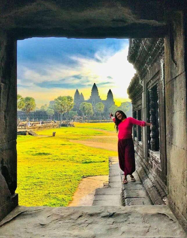 Siem Reap: Full Day Angkor Wat Temple Tour with Sunset - Climbing Phnom Bakheng for sunset