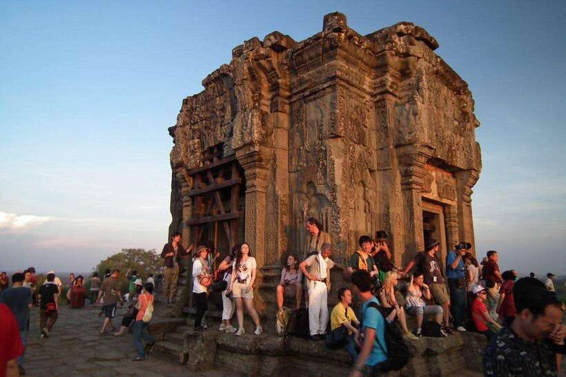 Siem Reap: Full Day Angkor Wat Temple Tour with Sunset - The 9am pickup and ride to Angkor