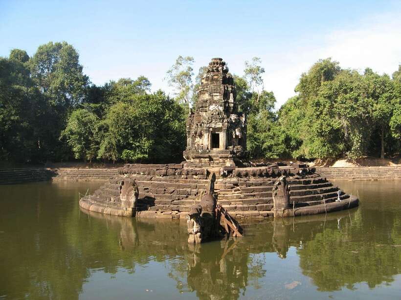 Siem Reap: Grand Circle Temples Tour With Private Tuk-Tuk - What this Siem Reap Grand Circle tour is really like