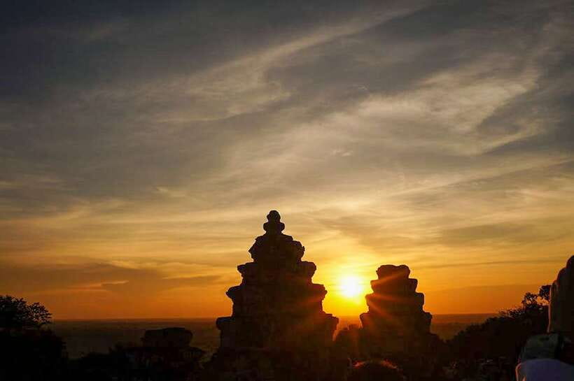 Siem Reap: Grand circle tour Sun set on bakeang hill & Guide - East Mebon: an ancestor temple in a former reservoir