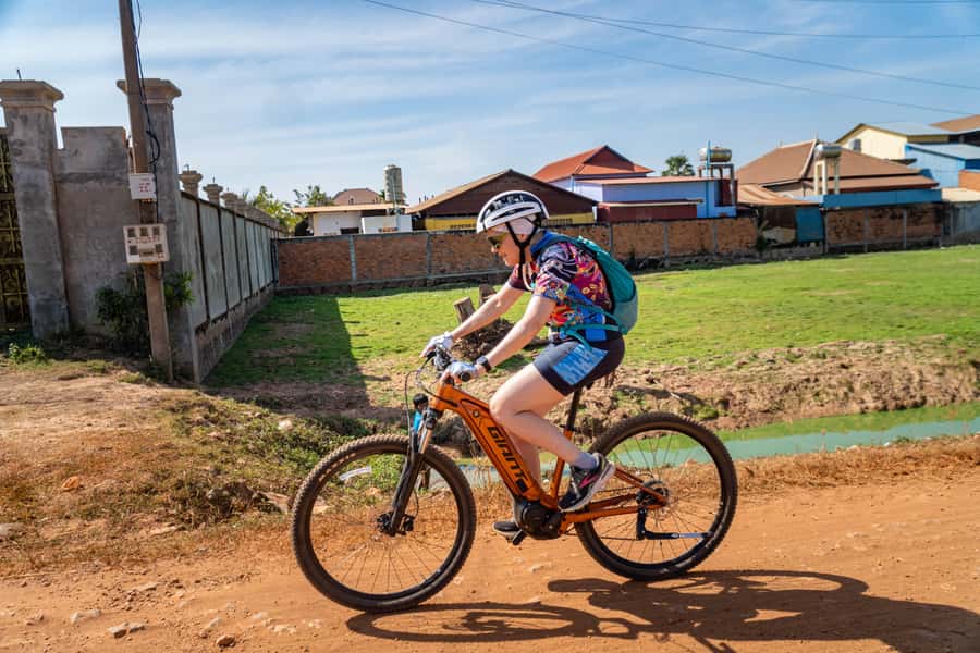 Siem Reap: Guided Countryside Bike Tour - Leaving Siem Reap for the village roads
