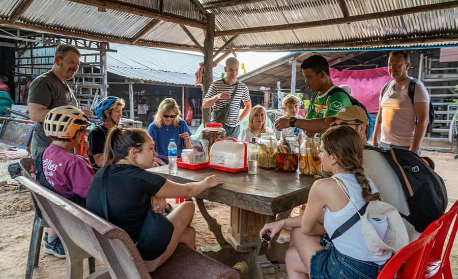 Siem Reap: Guided Countryside Bike Tour - Buddhist temples and lotus farms