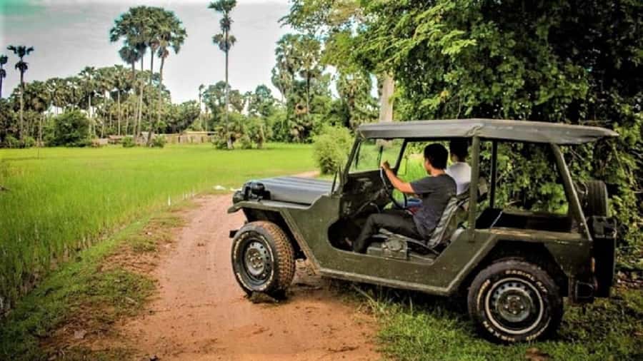 Siem Reap: Guided Countryside Sunset Tour by Jeep - Villages, stilted homes, and everyday Cambodian life