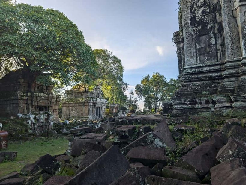 Siem Reap: Hidden Jungle Temples & Picnic Small Group Tour - Small-group travel and the guide’s role