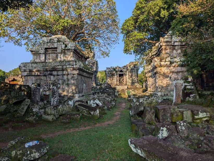 Siem Reap: Hidden Jungle Temples & Picnic Small Group Tour - Phnom Bok and the overgrown temple area
