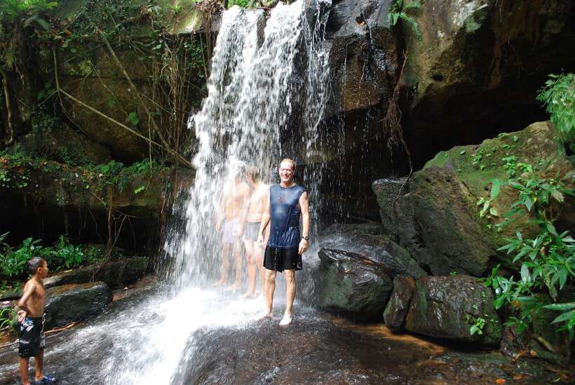 Siem Reap: Kbal Spean and Banteay Srei Temple Tour - Banteay Srei and the finest carved details