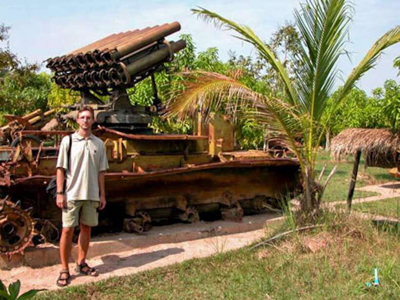 Siem Reap: Khmer Rogue, War museum &landmine museum Day Tour - Wat Thmei and the weight of the Killing Fields