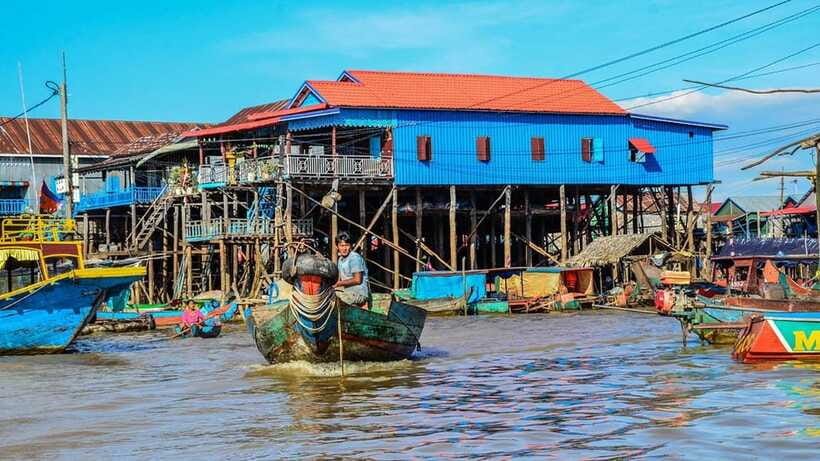 Siem Reap: Kompong Kleang Floating Village Boat Tour - How the guide affects the experience