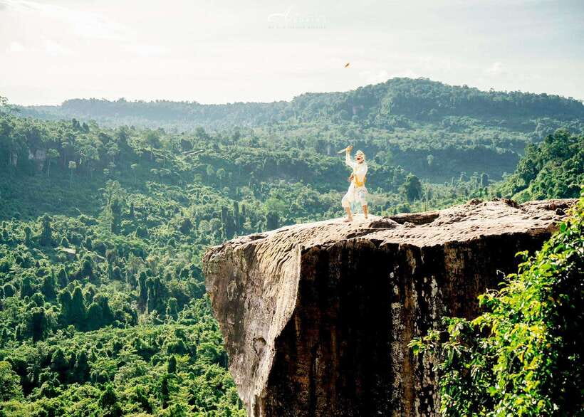 Siem Reap: Kulen Waterfalls and Banteay Srei Tour - Who will enjoy this day most?