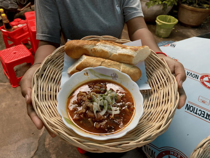 Siem Reap: Local Breakfast Tour - Starting with the Royal Residence and a sacred spirit house