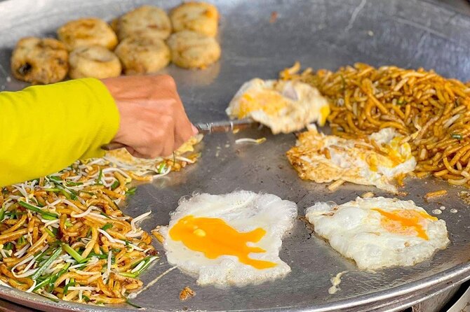 Siem Reap: Local Street Food Experience by Tuk-Tuk - Finishing with a local beer