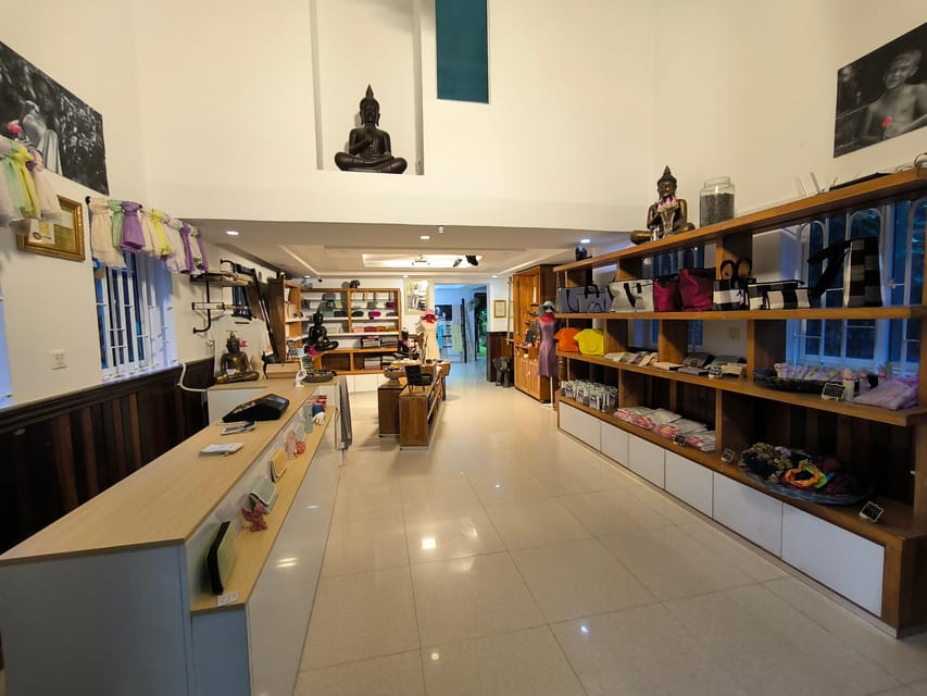 Siem Reap Lotus Silk Farm Discovery tour & Lake experience - The boutique: useful shopping or optional extra?