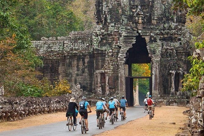 Siem Reap: Morning Bike Tours with Local Market & Lunch - Biking through Khmer villages and rice fields