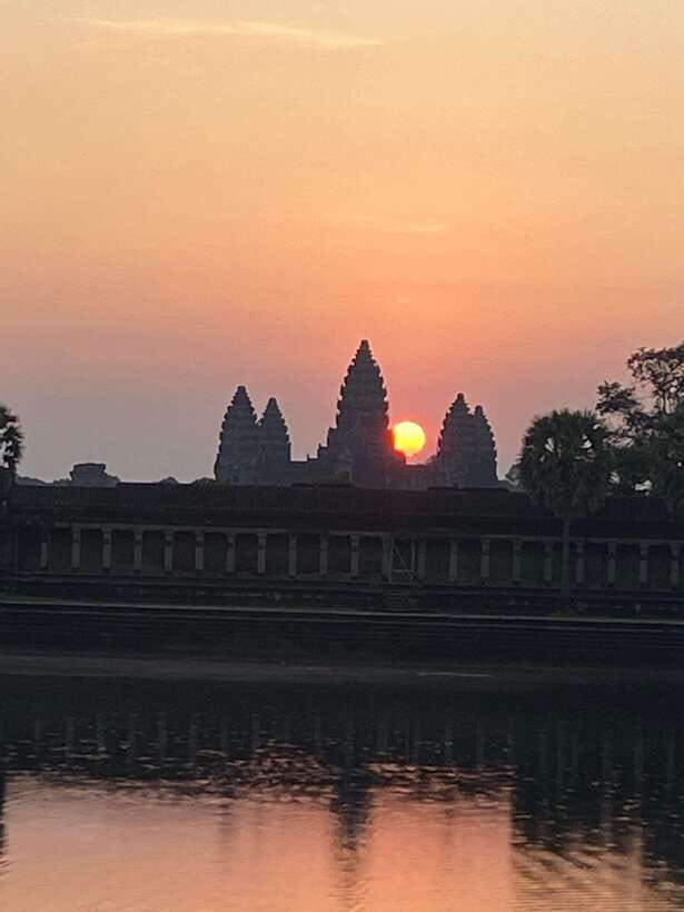 Siem Reap: Personalized Angkor Wat Sunrise/Set by TukTuk/Car - Guide quality and photo help