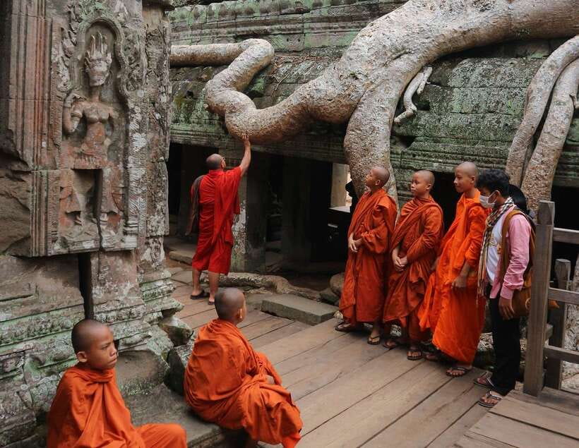 Siem Reap: Personalized Angkor Wat Sunrise/Set by TukTuk/Car - Starting before dawn at Angkor Wat