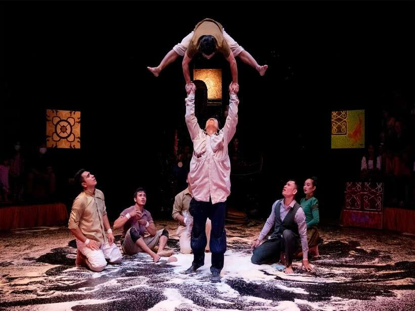 Siem Reap: Phare, Cambodian Circus with Tuk-Tuk Transfers - What happens during the one-hour performance