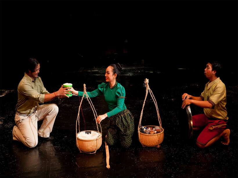 Siem Reap: Phare, Cambodian Circus with Tuk-Tuk Transfers - Families, couples, and solo visitors