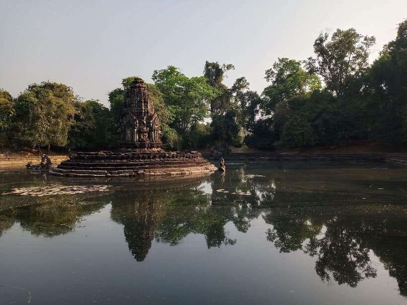 Siem Reap: Preah Khan, Ta Som, and Neak Pean Private Tour - Preah Khan and its rare two-story construction
