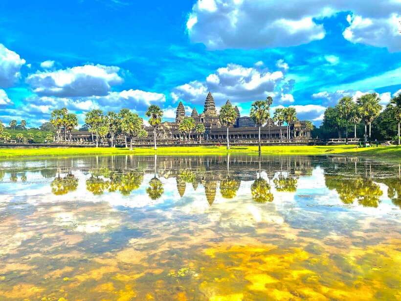 Siem Reap: Private Angkor Wat & Bakheng Mountain Sunset Tour - What this four-hour tour is really offering