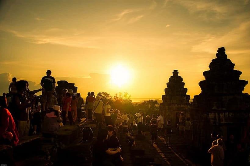 Siem Reap: Private Angkor Wat & Bakheng Mountain Sunset Tour - The 2 PM pickup from Siem Reap