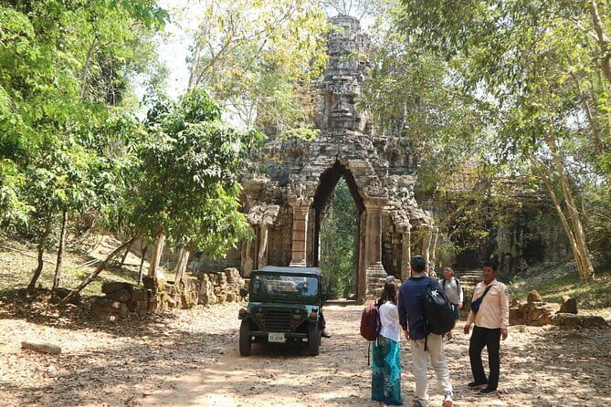Siem Reap: Private Custom Angkor Wat Tour with Local Guide - Why a private tuk-tuk tour works well in Siem Reap