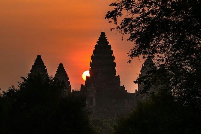 Siem Reap Private Day Tour: Angkor Wat Sunrise, Bayon & Ta Prohm - Bayon’s smiling faces and a shorter visit