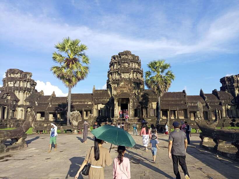Siem Reap: Private Taxi to Angkor Wat and Small Circuit - Who should book this Angkor experience?