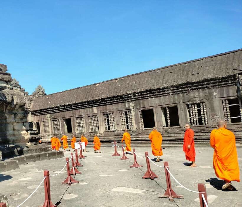 Siem Reap Private Tour: Angkor Wat Sunrise And Banteay Srei - The guides can shape the whole experience
