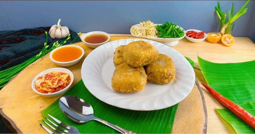 Siem Reap: Small Group Street Food Tour with Tuk-Tuk Ride - Starting with familiar Cambodian flavors