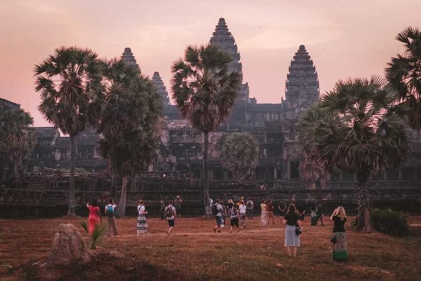 Siem Reap Sunrise Angkor Wat Temple Tour - Breakfast, cold towels, and the beer offer