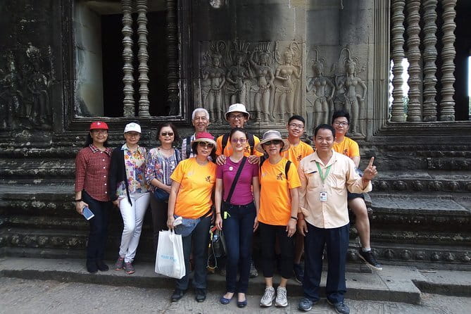 Siem Reap Temple Tuktuk Tour: Explore Angkor Wat and beyond. - Water, towels, and the small comforts that matter
