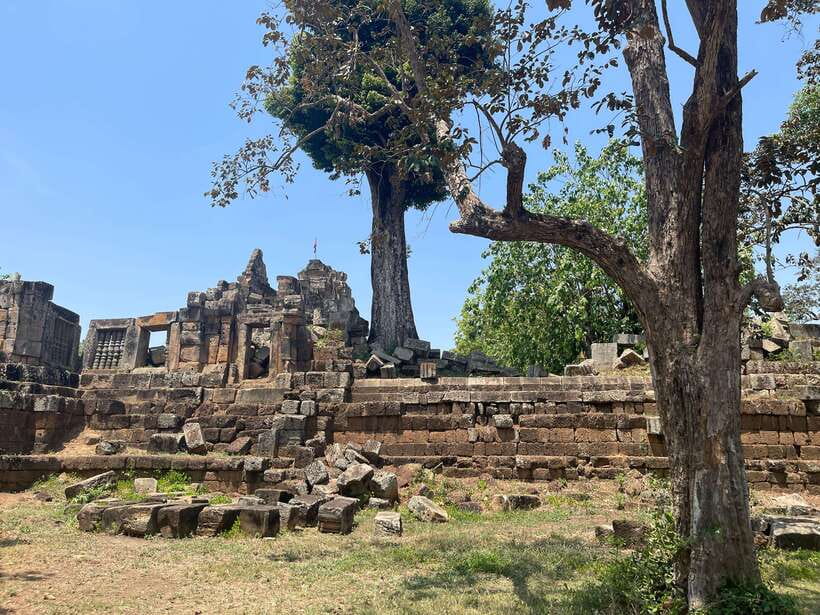 Siem Reap to Battambang: Bamboo Train and Bat Cave - The late return to Siem Reap