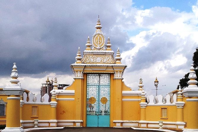 Siem Reap to Phnom Penh by Private Car or Minivan - Why the driver matters more than the vehicle