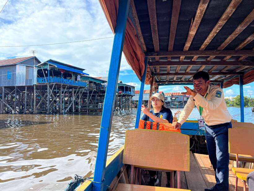 Siem Reap: Tonle Sap and Kampong Phluk Tour with Street Food - Kampong Phluk and its tall wooden houses